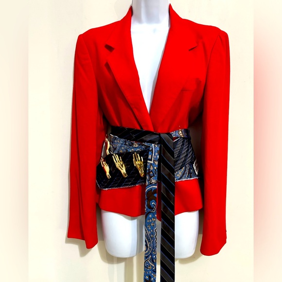 Versatile Wear Gold Woman’s Hand Brooch Unisex - Picture 10 of 10